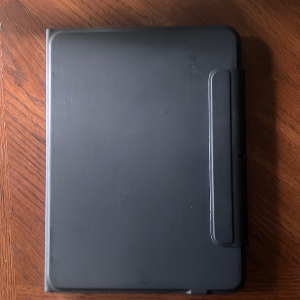 ESR. iPad Keyboard Case for iPad Pro 11/Air 5/black